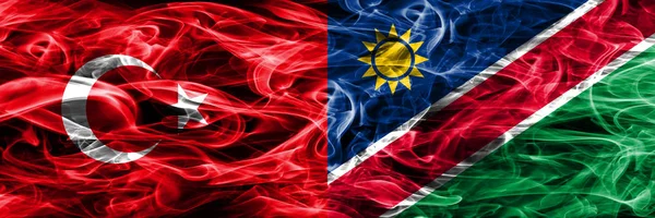 トルコ対ナミビアの煙サイド サイド配置フラグ 一緒にトルコ ナミビアの旗 — ストック写真