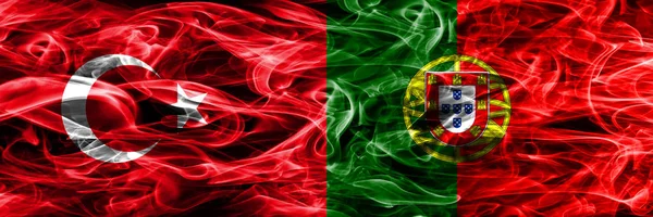 Türkiye Portekiz Duman Bayrakları Yan Yana Yerleştirilmiş Portekiz Türk Bayrağı — Stok fotoğraf