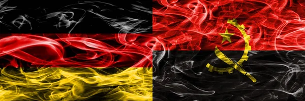 Jerman Angola Mengibarkan Bendera Asap Berdampingan Bendera Jerman Dan Angola — Stok Foto