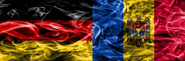 Γερμανία Μολδαβία Καπνίζουν Σημαίες Που Τοποθετούνται Δίπλα Δίπλα Γερμανικά Και — Φωτογραφία Αρχείου