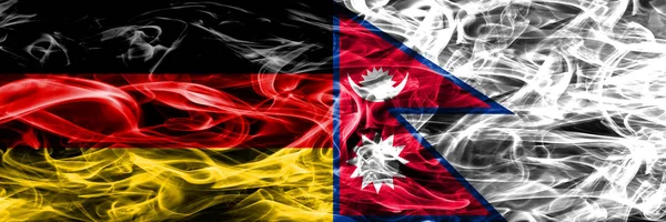 Niemcy Nepalu Pali Flagi Umieszczone Obok Siebie Flaga Niemiec Nepalu — Zdjęcie stockowe