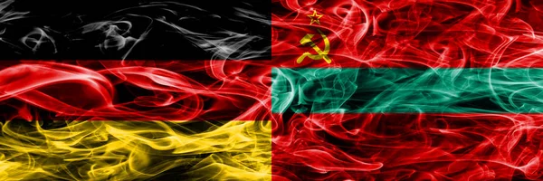 Deutschland Gegen Transnistrien Rauchfahnen Nebeneinander Platziert Deutsche Und Transnistrische Flagge — Stockfoto