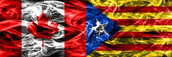Канада Против Каталонских Дымовых Флагов Размещенных Бок Бок Канадский Каталонский — стоковое фото