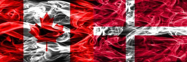 캐나다 덴마크 나란히 배치를 캐나다와 덴마크 깃발을 — 스톡 사진
