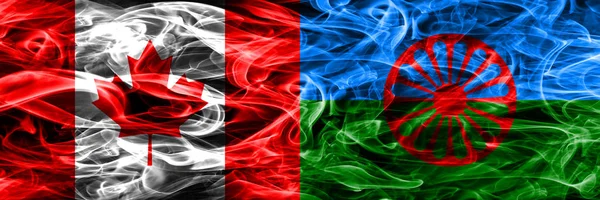 Канада Против Цыганских Дымовых Флагов Размещенных Бок Бок Канадский Цыганский — стоковое фото