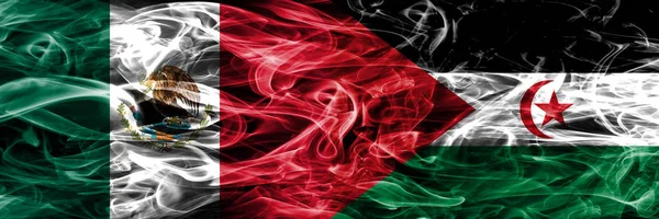 Mexiko Sahrawi Rauchfahnen Nebeneinander Platziert Mexikanische Und Sahrawische Flagge Zusammen — Stockfoto
