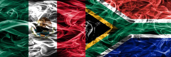 Messico Sudafrica Bandiere Fumogene Affiancate Bandiera Messicana Sudafricana Insieme — Foto Stock
