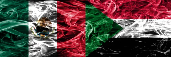 Mexiko Gegen Sudan Rauchfahnen Nebeneinander Platziert Mexikanische Und Sudanesische Flagge — Stockfoto