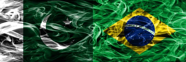 Пакистану Проти Бразилії Дим Прапори Розміщені Поруч Товста Кольорові Шовковистою — стокове фото