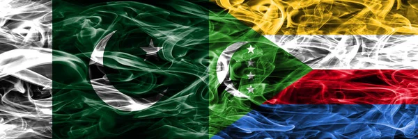 Pakistán Comoras Banderas Humo Colocadas Una Lado Otra Banderas Humo — Foto de Stock