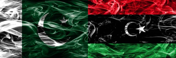 Pakistán Libia Banderas Humo Colocadas Una Lado Otra Banderas Humo — Foto de Stock