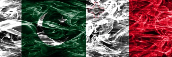 パキスタン対マルタ煙サイド サイド配置フラグ 厚い色のパキスタン マルタの絹のような煙フラグ — ストック写真