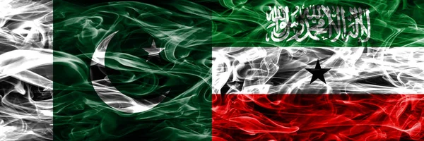 Пакистану Проти Сомаліленд Дим Прапори Розміщені Поруч Товста Кольорові Шовковистою — стокове фото