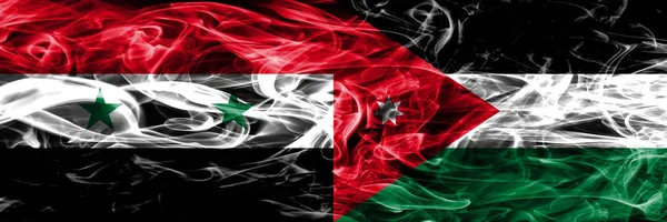叙利亚 约旦烟旗并排放置 叙利亚和约旦厚颜色的丝质烟雾旗 — 图库照片