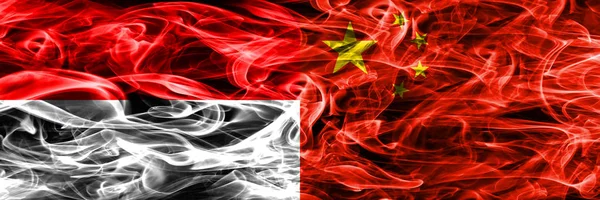 Індонезія Проти Китаю Дим Прапори Розміщені Поруч Товста Кольорові Шовковистою — стокове фото