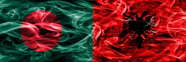 Бангладеш Проти Албанія Дим Прапори Розміщені Поруч Товста Кольорові Шовковистою — стокове фото