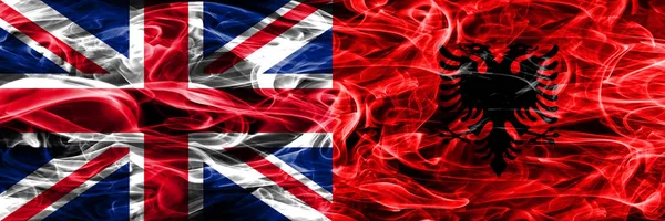 Великобритания Албания Дымовые Флаги Расположенные Рядом Толстые Шёлковые Дымовые Флаги — стоковое фото