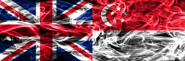 Vereinigtes Königreich Gegen Einzelne Rauchfahnen Nebeneinander Dicke Farbige Seidige Rauchfahnen — Stockfoto