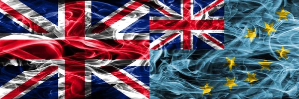 Vereinigtes Königreich Gegen Tuvalu Rauchfahnen Nebeneinander Platziert Dicke Seidige Rauchfahnen — Stockfoto