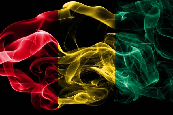 ギニアの国旗は 黒の背景に分離された色の煙から作られました 抽象的な絹のような波の背景 — ストック写真