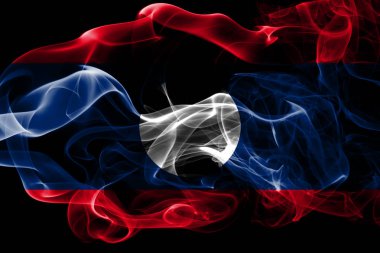 Laos bayrağı renkli duman siyah arka plan üzerine izole yapılmış. Soyut ipeksi dalga arka plan.