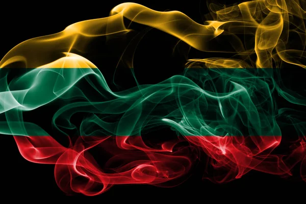 リトアニアの国旗は 黒の背景に分離された色の煙から作られました 抽象的な絹のような波の背景 — ストック写真