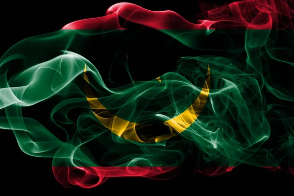 モーリタニアの国旗は 黒の背景に分離された色の煙から作られました 抽象的な絹のような波の背景 — ストック写真