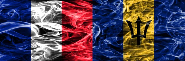 Франция Barbados Дымят Флагами Расставленными Рядом Толстые Шелковистые Флаги Франции — стоковое фото