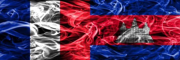 柬埔寨烟旗并排放置 法国和柬埔寨厚颜色的丝绸烟雾旗 — 图库照片