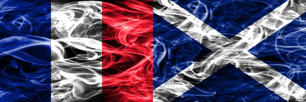Fransa Skoçya Duman Bayrakları Yan Yana Yerleştirilmiş Fransa Skoçya Ipeksi — Stok fotoğraf
