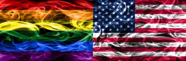Eşcinsel vs Amerika Birleşik Devletleri bayrakları yan yana yerleştirilmiş duman. Renkli kalın ipeksi duman bayrakları Gay ve Amerika Birleşik Devletleri