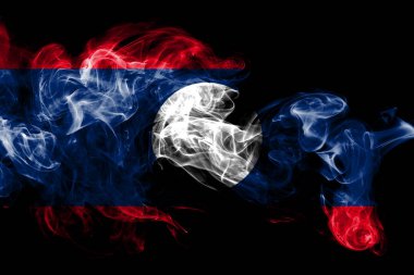 Laos bayrağı renkli duman siyah arka plan üzerine izole yapılmış. Soyut ipeksi dalga arka plan.