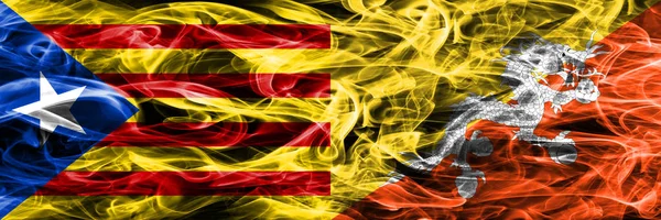 Cataluña Bután Copian Banderas Humo Colocadas Una Lado Otra Banderas — Foto de Stock