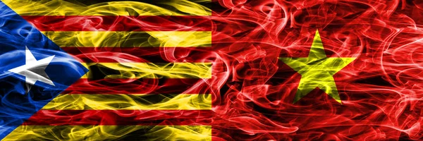 Catalunha Vietnã Copiam Bandeiras Fumaça Colocadas Lado Lado Bandeiras Fumaça — Fotografia de Stock