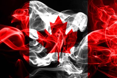Kanada ulusal bayrak renkli duman siyah arka plan üzerine izole yapılmış