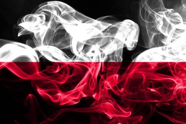 Renkli duman siyah arka plan üzerine izole Polonya ulusal bayrak imal
