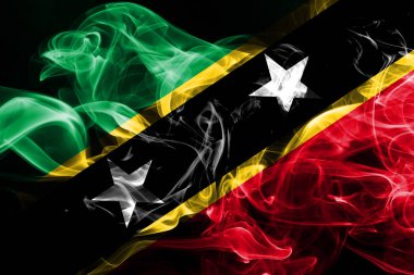 Saint Kitts ve Nevis ulusal bayrak renkli duman izole üzerinde siyah arka plan yaptı