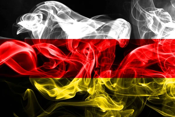 Güney Osetya renkli duman izole üzerinde siyah arka plan yapılan ulusal bayrak