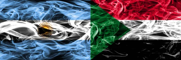 Argentinien Sudan Rauchfahnen Nebeneinander Platziert Dicke Seidige Rauchfahnen Aus Argentinien — Stockfoto