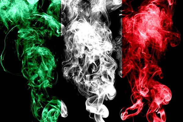 Bandeira Nacional Itália Feita Fumaça Colorida Isolada Fundo Preto — Fotografia de Stock
