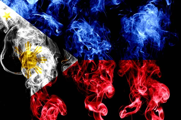 黒の背景に分離された色付きの煙から作られたフィリピンの国旗 — ストック写真
