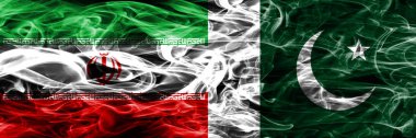 Iran vs Pakistan duman bayrakları yan yana yerleştirilmiş. İran ve Pakistan ipeksi duman bayrakları renkli kalın