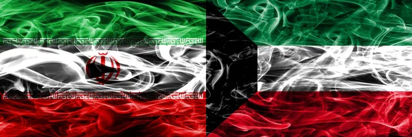 Bandiere Fumogene Iran Kuwait Affiancate Bandiere Fumo Spesse Colorate Setose — Foto Stock