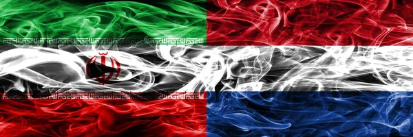 Іран Проти Нідерландів Дим Прапори Розміщені Поруч Товста Кольорові Шовковистою — стокове фото