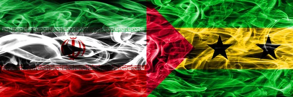 Bandiere Fumogene Iran Sao Tome Principe Affiancate Bandiere Fumo Color — Foto Stock