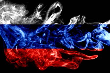 Rusya'nın ulusal bayrak renkli duman siyah arka plan üzerine izole yapılmış. Soyut ipeksi dalga arka plan.