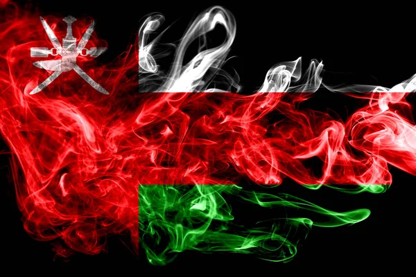 阿曼国旗由黑色背景上的有色烟雾制成 抽象丝质波浪背景 — 图库照片