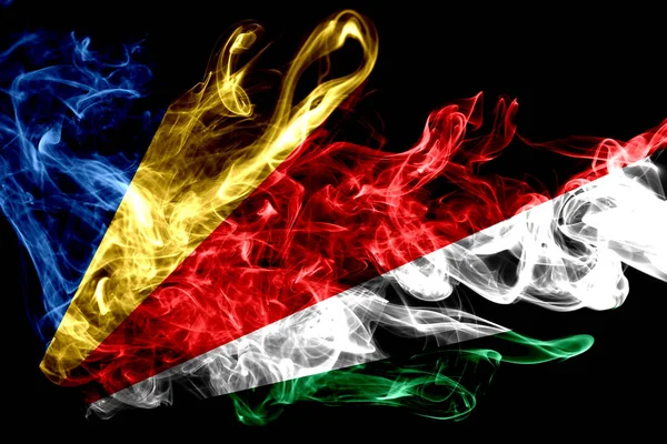 塞舌尔国旗由黑色背景上的有色烟雾制成 抽象丝质波浪背景 — 图库照片
