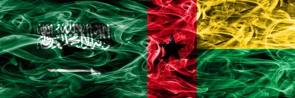 Bandiere Fumogene Arabia Saudita Contro Guinea Bissau Affiancate Bandiere Fumo — Foto Stock