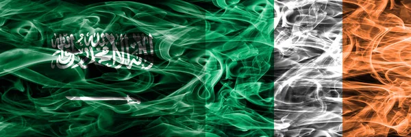 Saudi Arabia Irland Smoke Flags Nebeneinander Platziert Dicke Seidige Rauchfahnen — Stockfoto